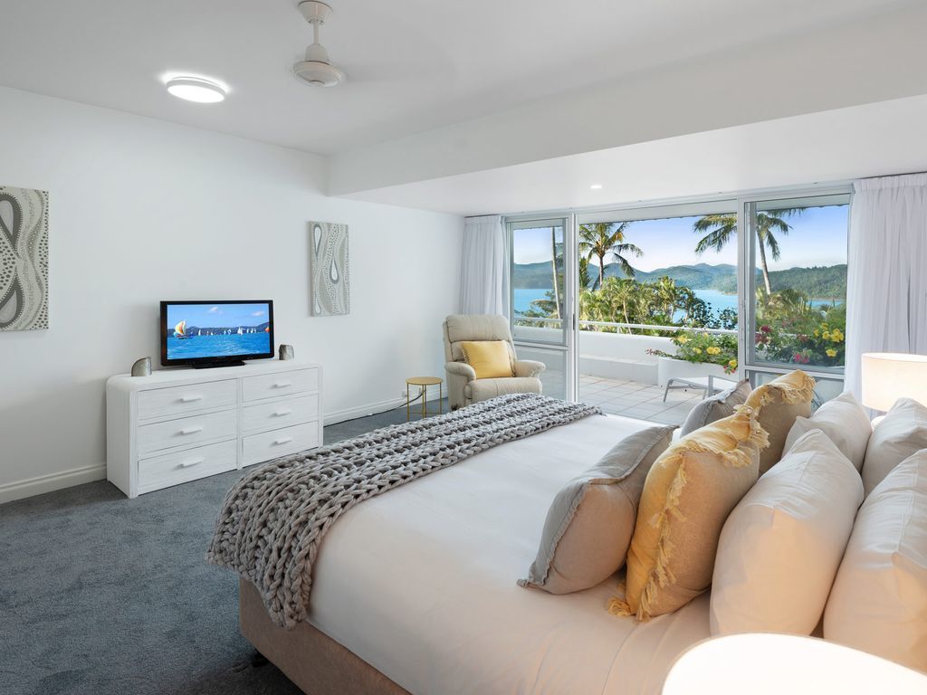 NEW Bella Azure Two Bedroom Two Bathroom Spacious Ocean-view Apartment With Golf Buggy