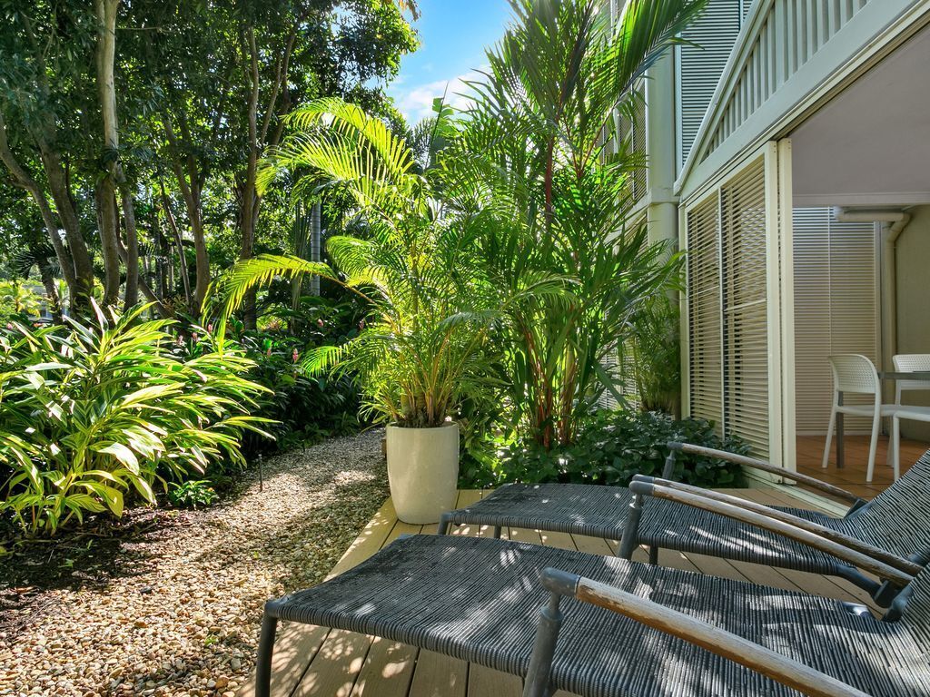 Port Douglas Apartments, Location, Location