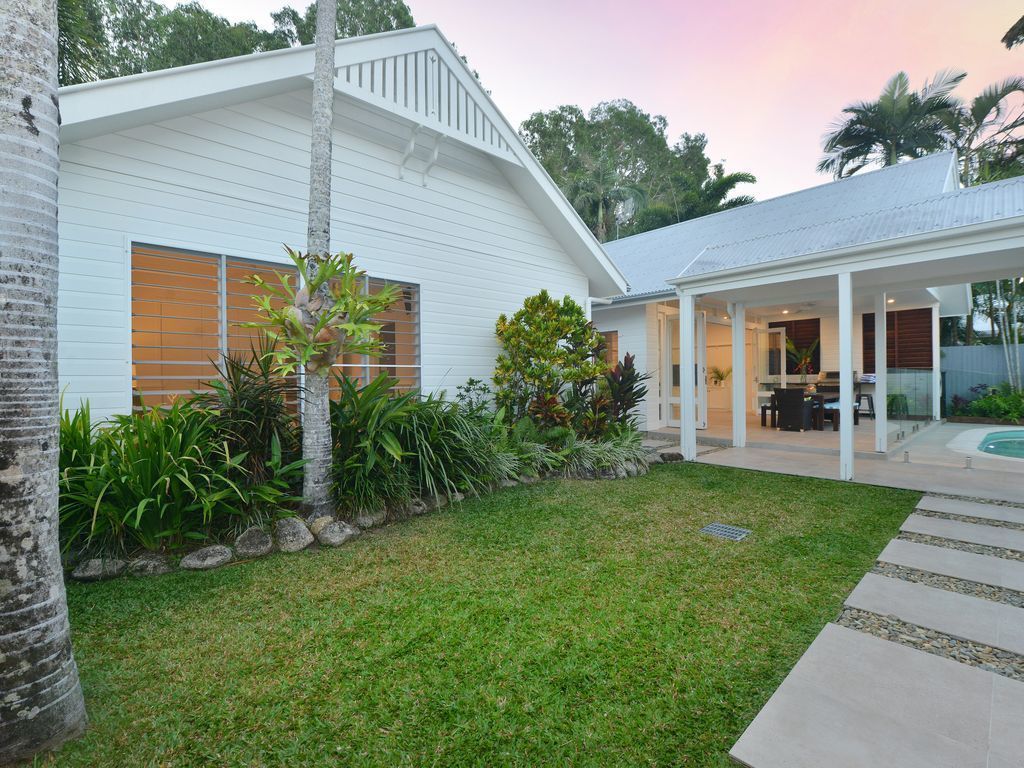 Beach Pavilions Magnificent "port Douglas" Beach House