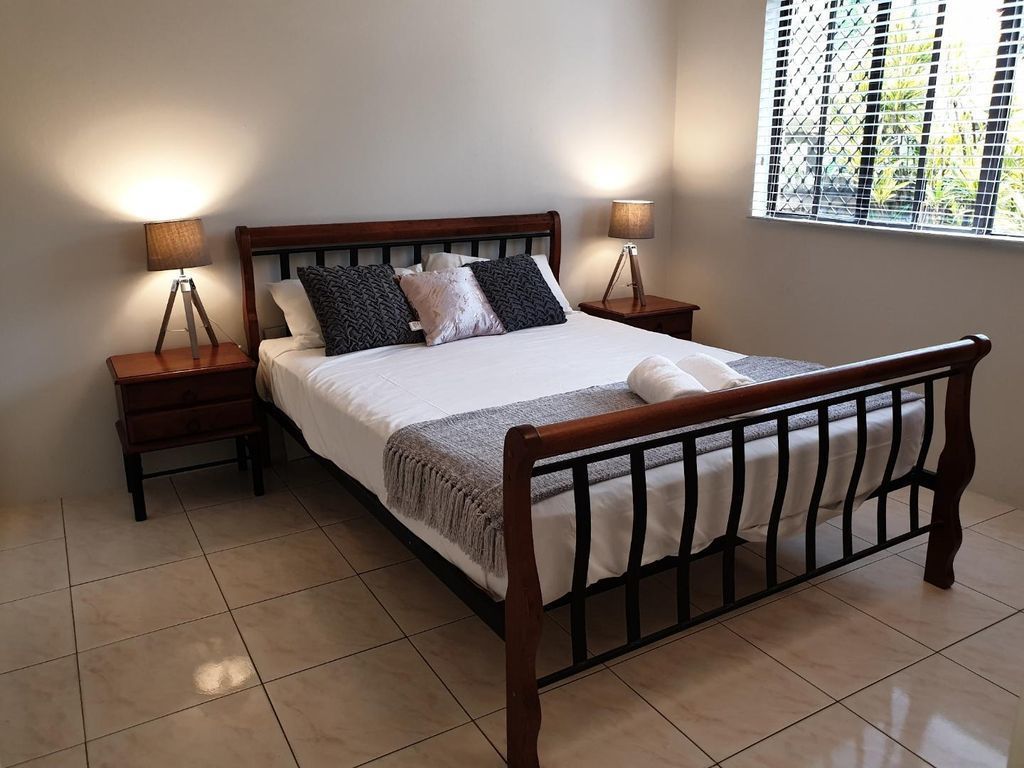 Palms Trinity Beach Two Bedroom Apartment With Free Wifi