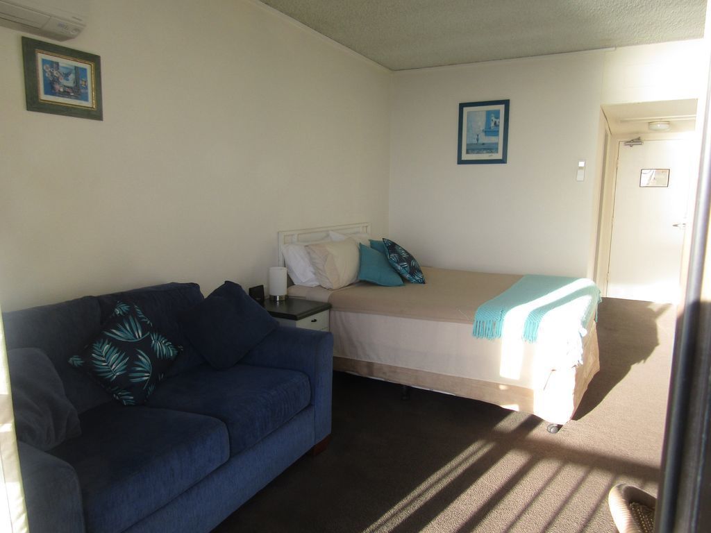 For Work or Play Amazing Ocean Views Fast Wifi Foxtel Pool A/C Strand Front