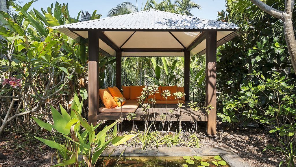 Tropical Retreat - Perfect for Families or Small Groups and pet Friendly