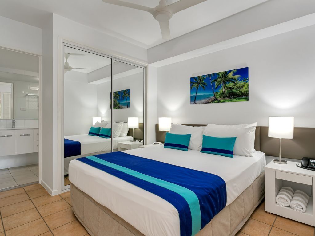 Port Douglas Apartments, Location, Location