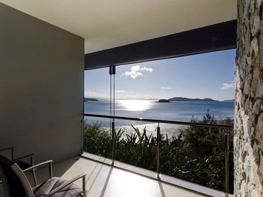 Edge Apartment 19 - Seaview Apartment on Hamilton Island