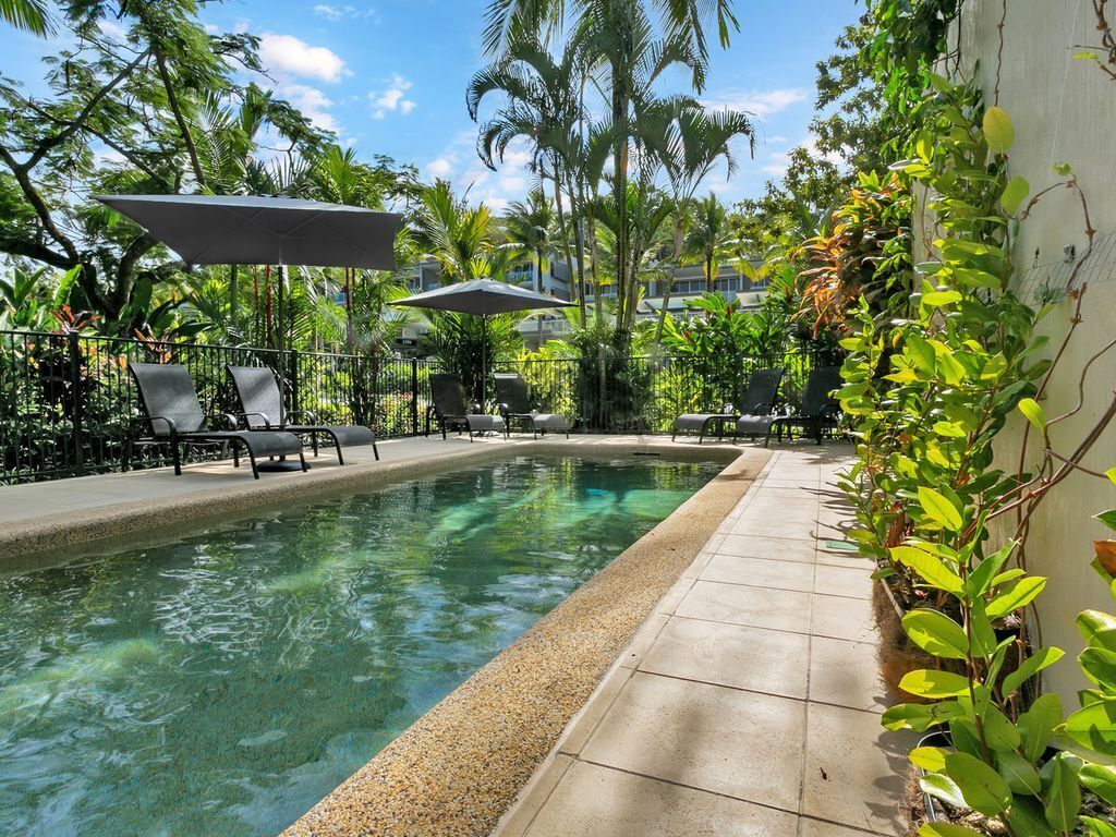 Port Douglas Apartments, Location, Location