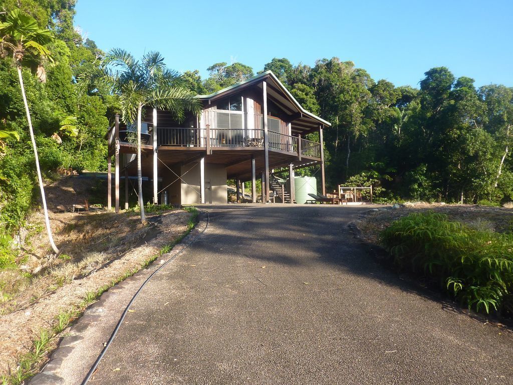 Daintree Holiday Homes - Yurara - Ocean Views and a Luxury Spa Bath for Two