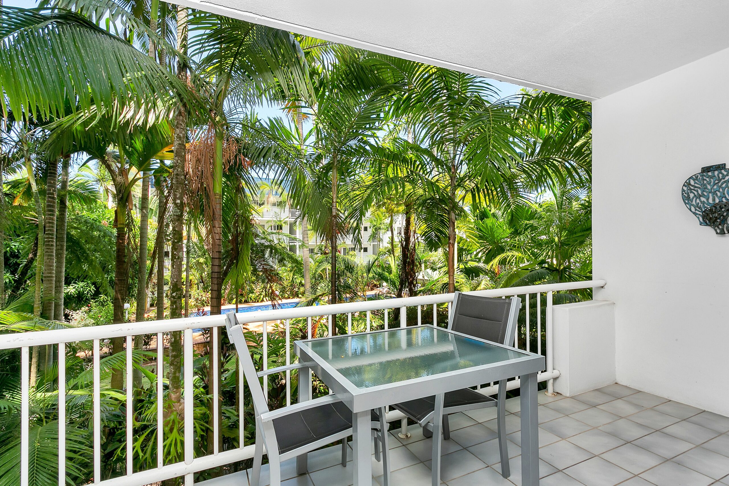 Beachside Apartment With Pool And Garden View!