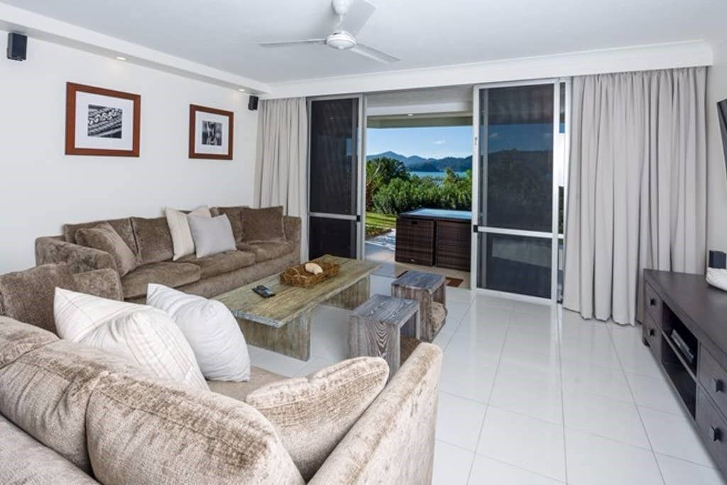 Lagoon Lodge 008 - Beachfront Apartment on Hamilton Island