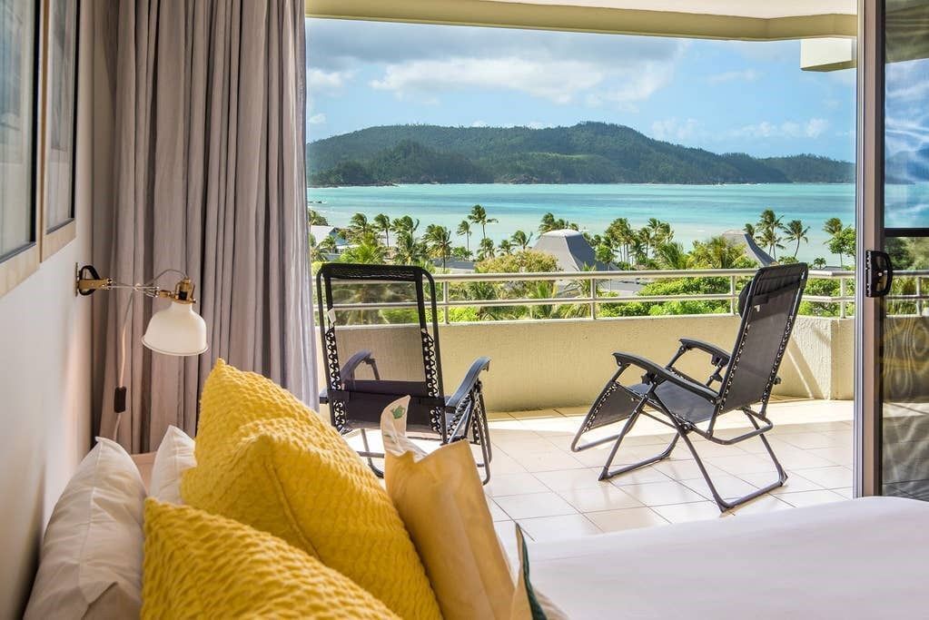 Poinciana Lodge 111 – Seaview Apartment on Hamilton Island