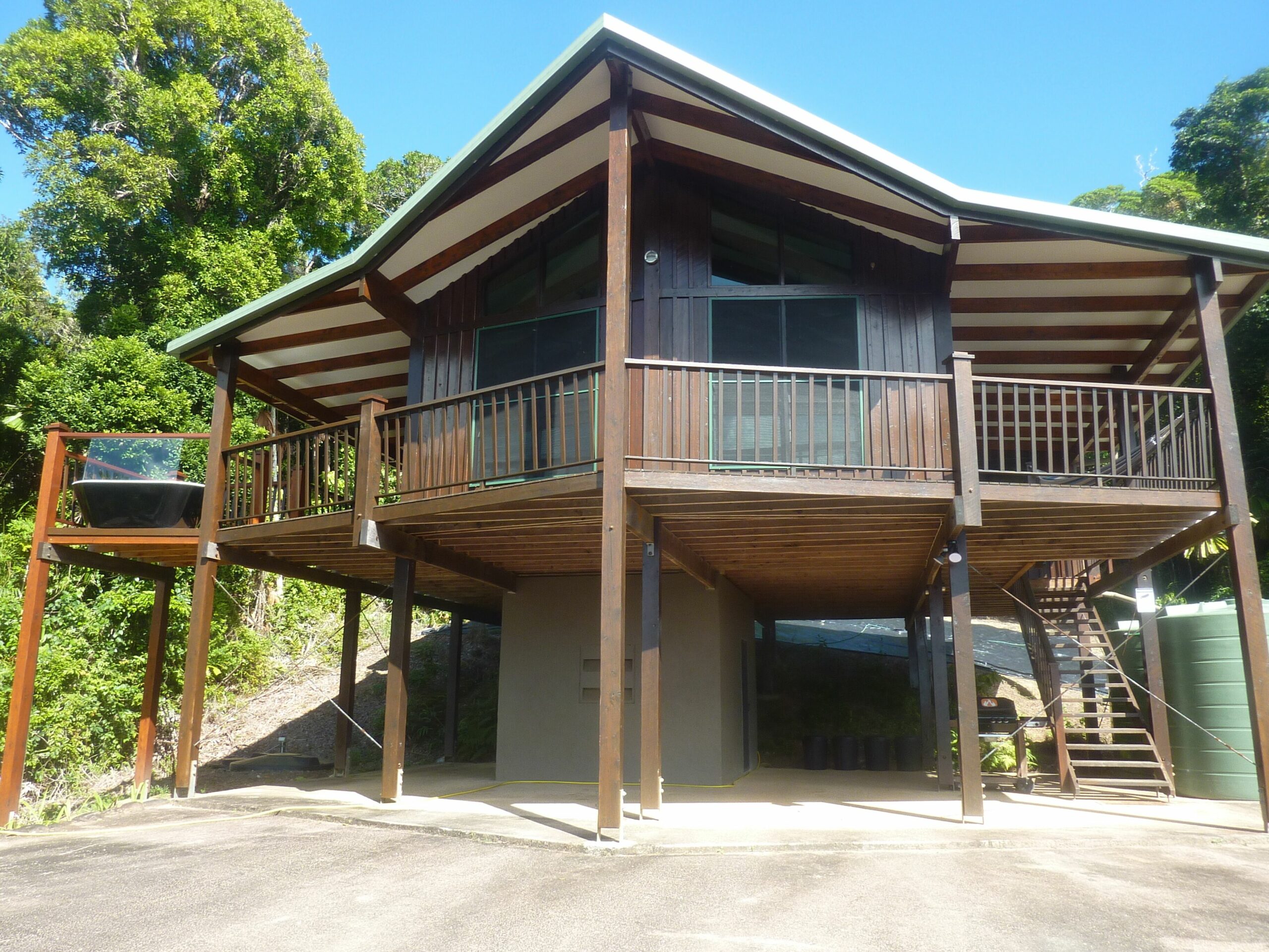 Daintree Holiday Homes - Yurara - Ocean Views With Luxury Spa Bath for Two