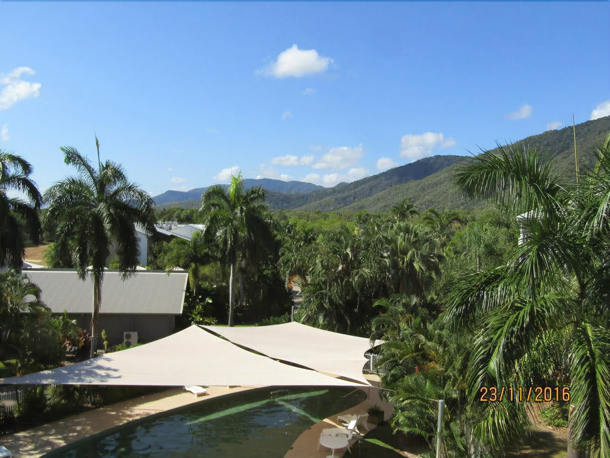 Large A/C Apartment Free Wifi Foxtel Netflix Tropical Mountain Views Pools