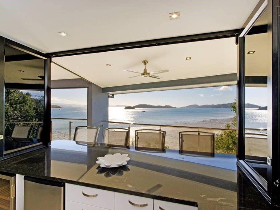 Edge Apartment 19 - Seaview Apartment on Hamilton Island