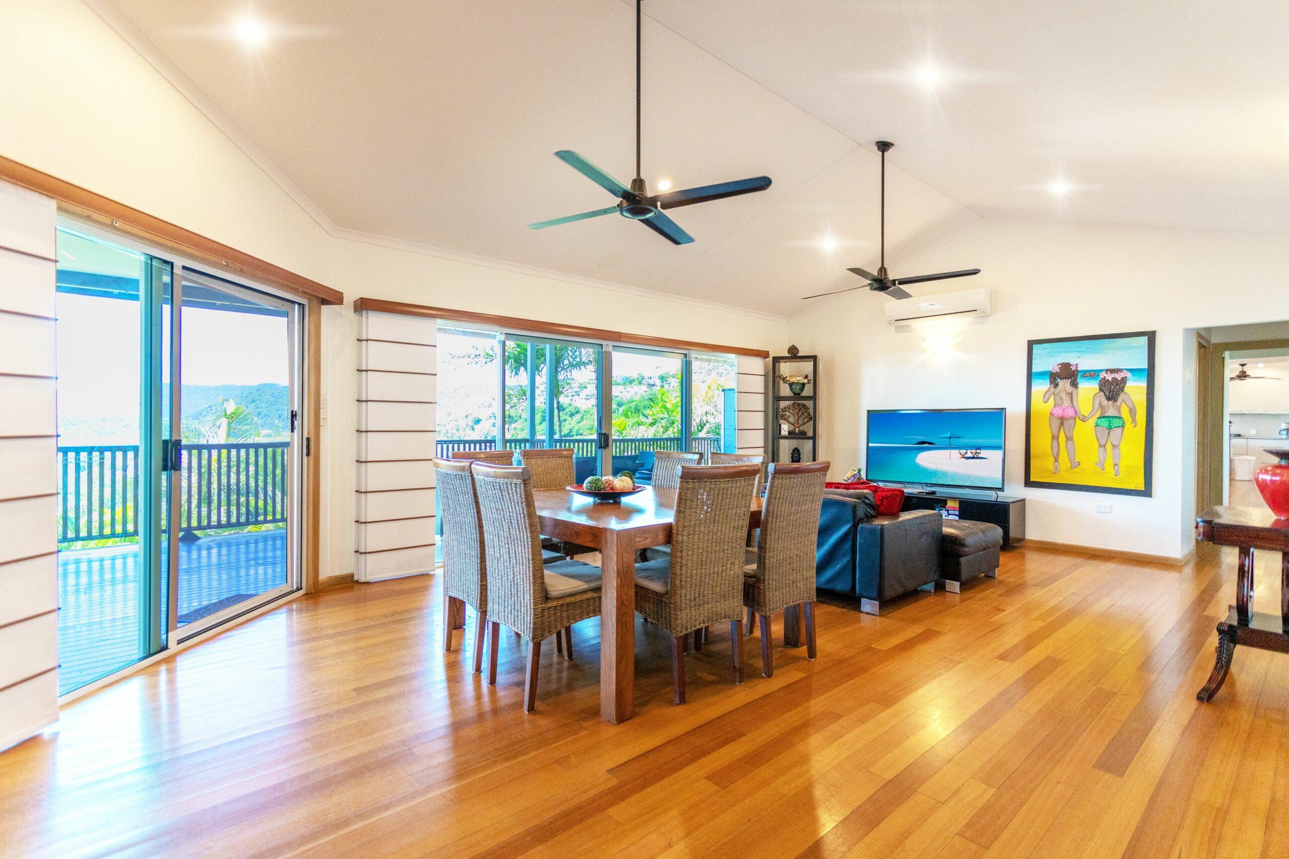 Panoramic views, central Airlie beach, short Stroll to the beaches & village