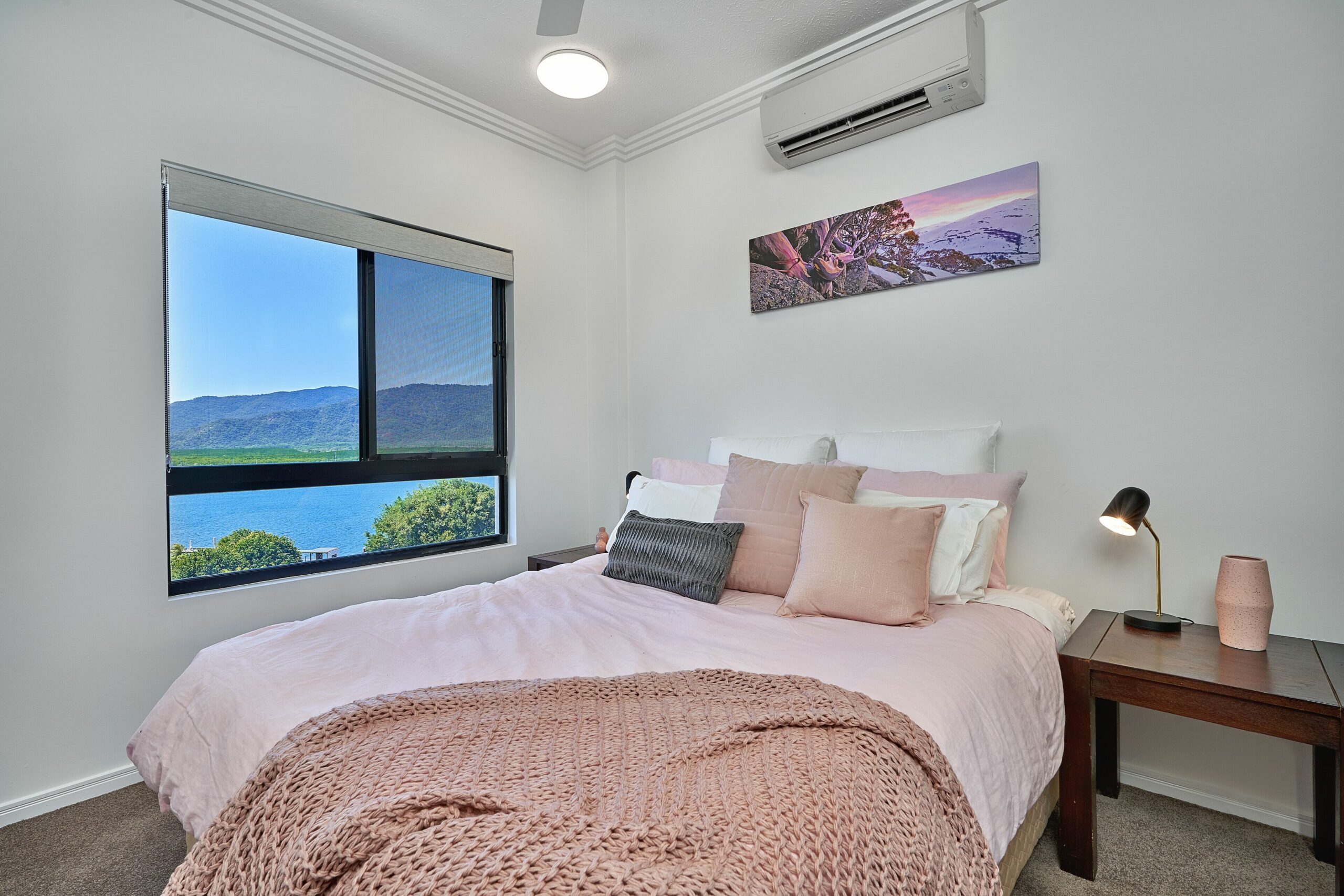 Luxury Cairns Penthouse Apt Ocean Views