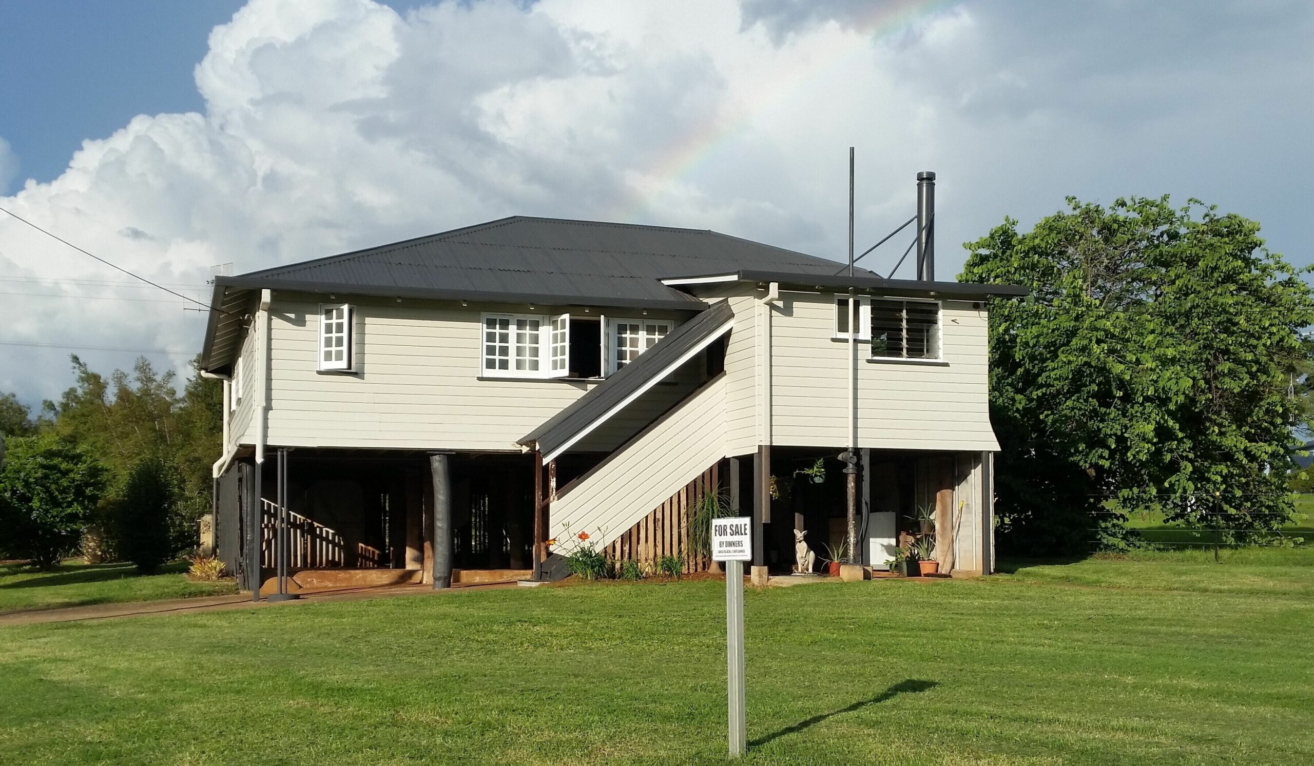 Spacious House all to yourself. Walk to shops. Caravans Welcome