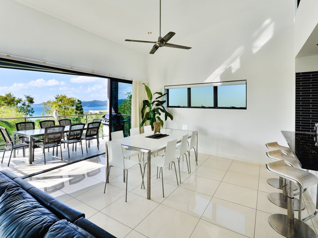 Pinnacle 8 - Seaview Apartment on Hamilton Island