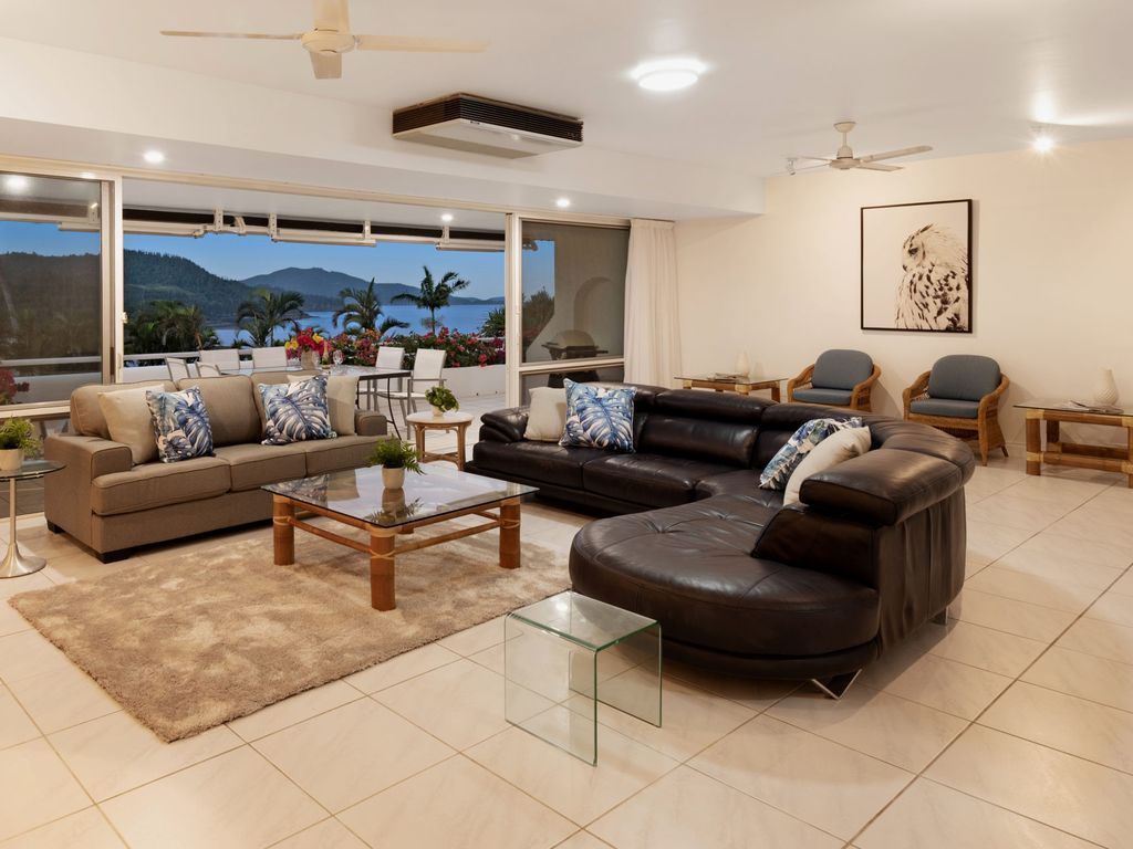 NEW Bella Azure Two Bedroom Two Bathroom Spacious Ocean-view Apartment With Golf Buggy