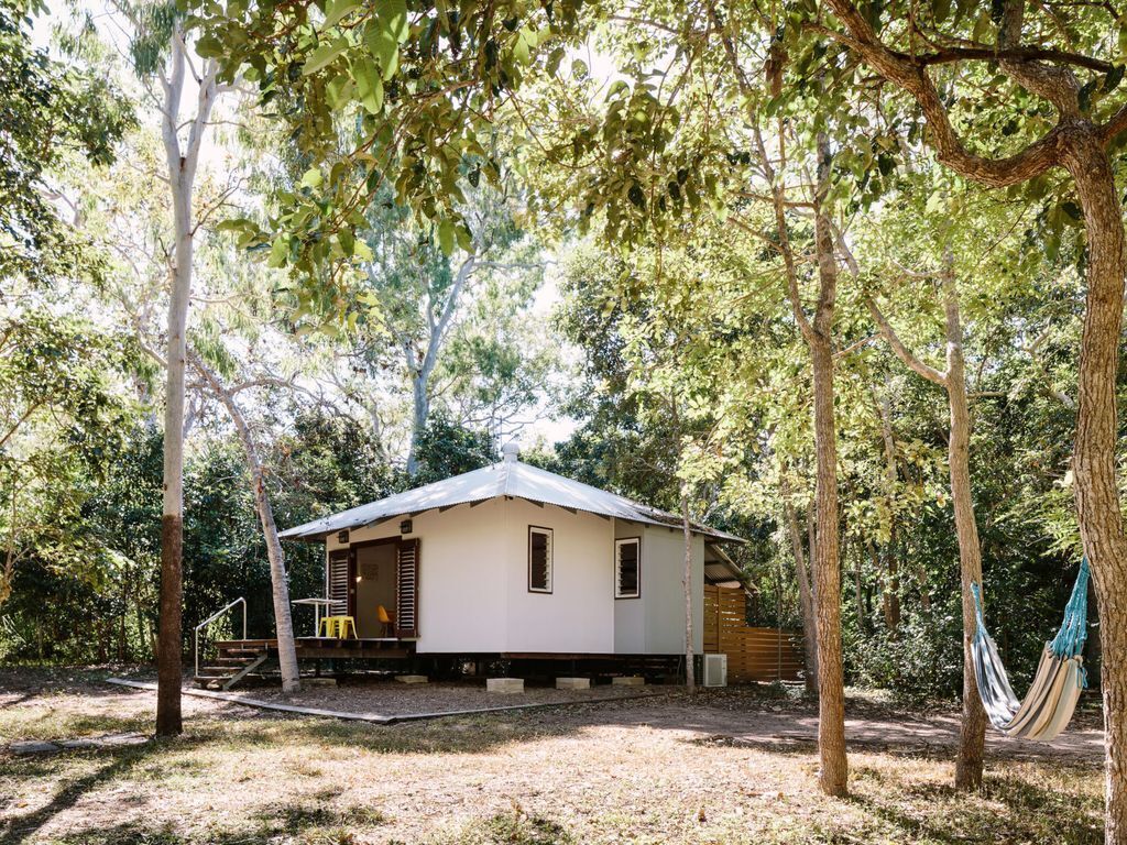 The Little Bush Hut - Nelly Bay, QLD