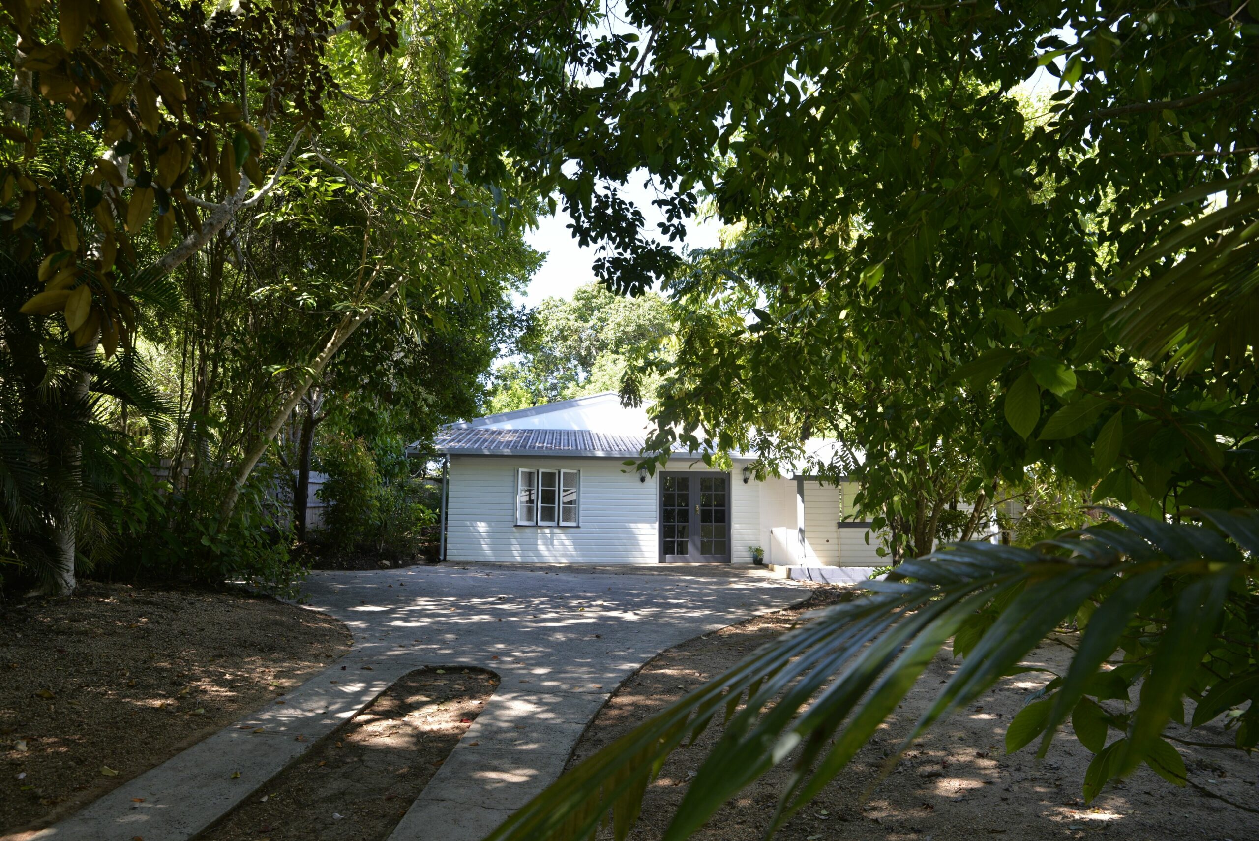 The Possum Pad Yungaburra Village. Walk to Restaurants, Historic Pub