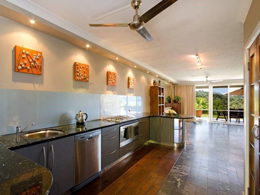 Poinciana Lodge 004 - Beautiful Apartment on Hamilton Island