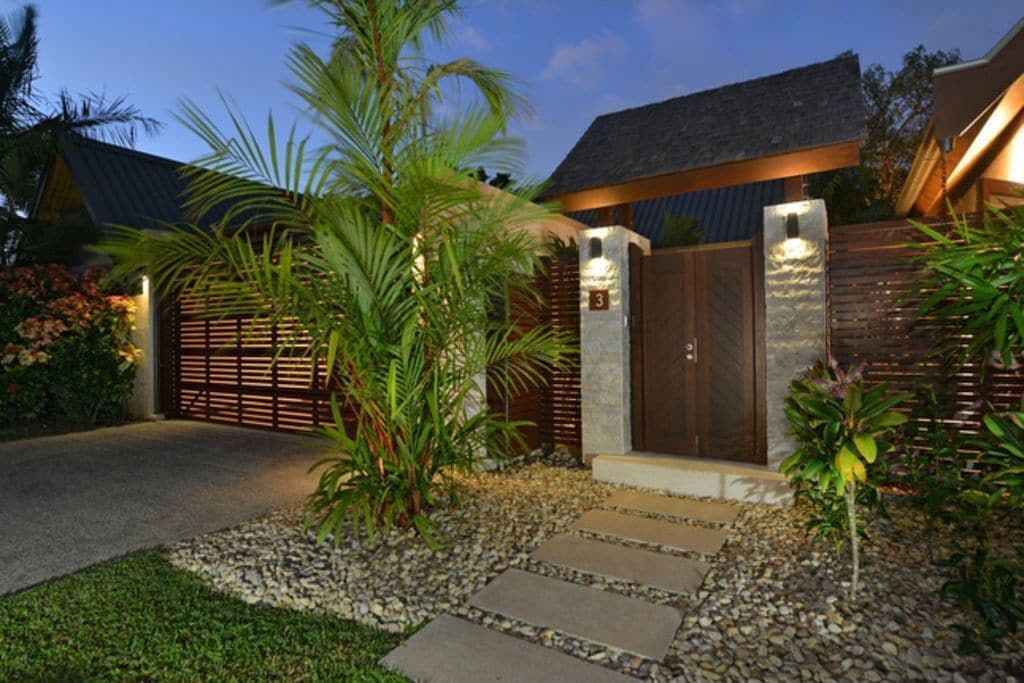 Villa 3, Private Tropical Balinese Style Luxury Resort Home