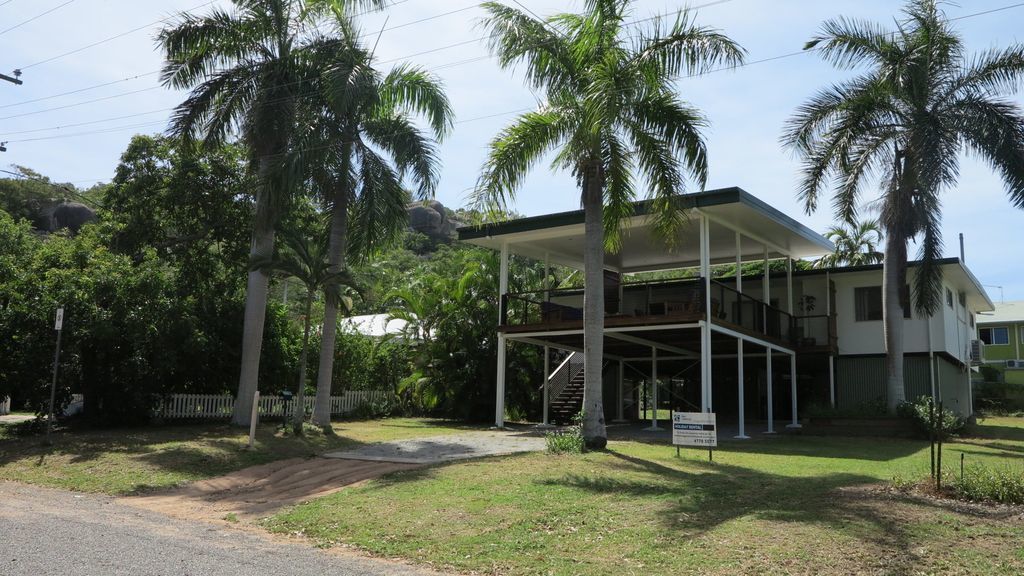 The Deck On Picnic - Picnic Bay, QLD