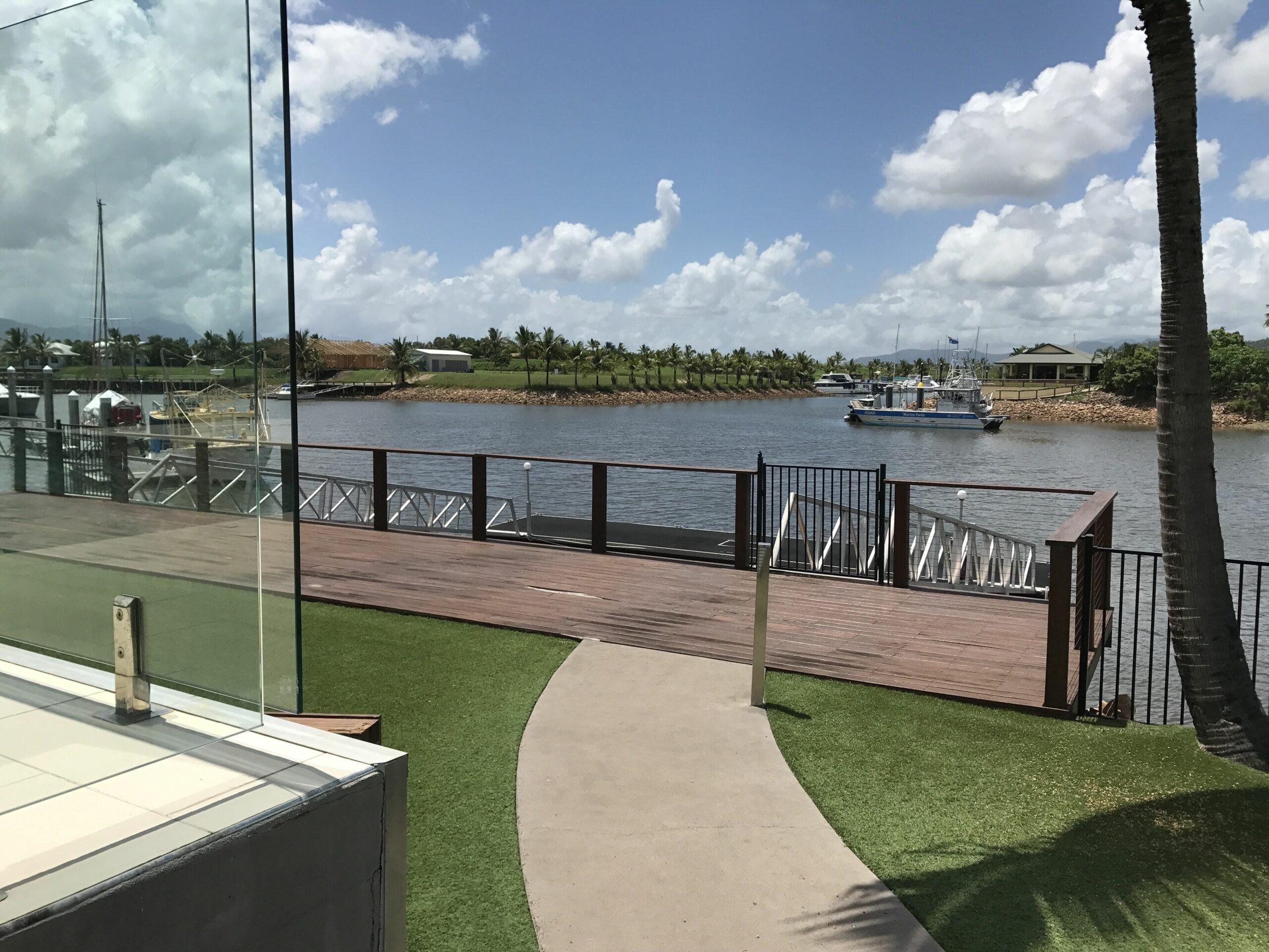 HARBOURSIDE LUXURY AT PORT HINCHINBROOK