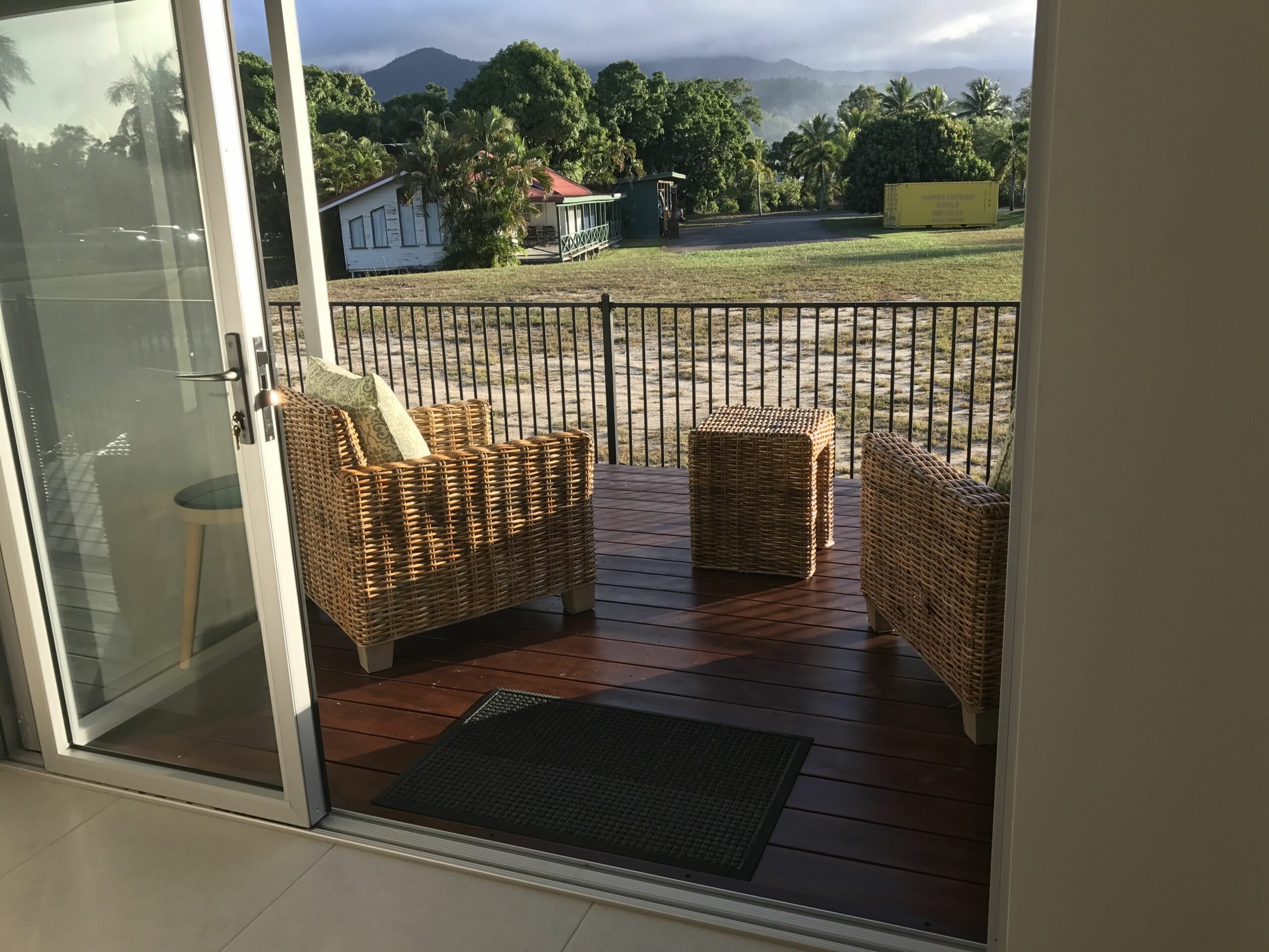 HARBOURSIDE LUXURY AT PORT HINCHINBROOK