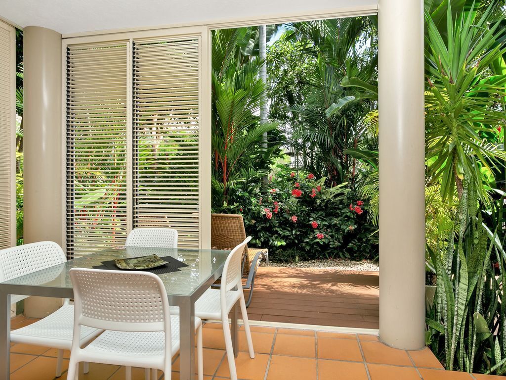 Port Douglas Apartments, Location, Location