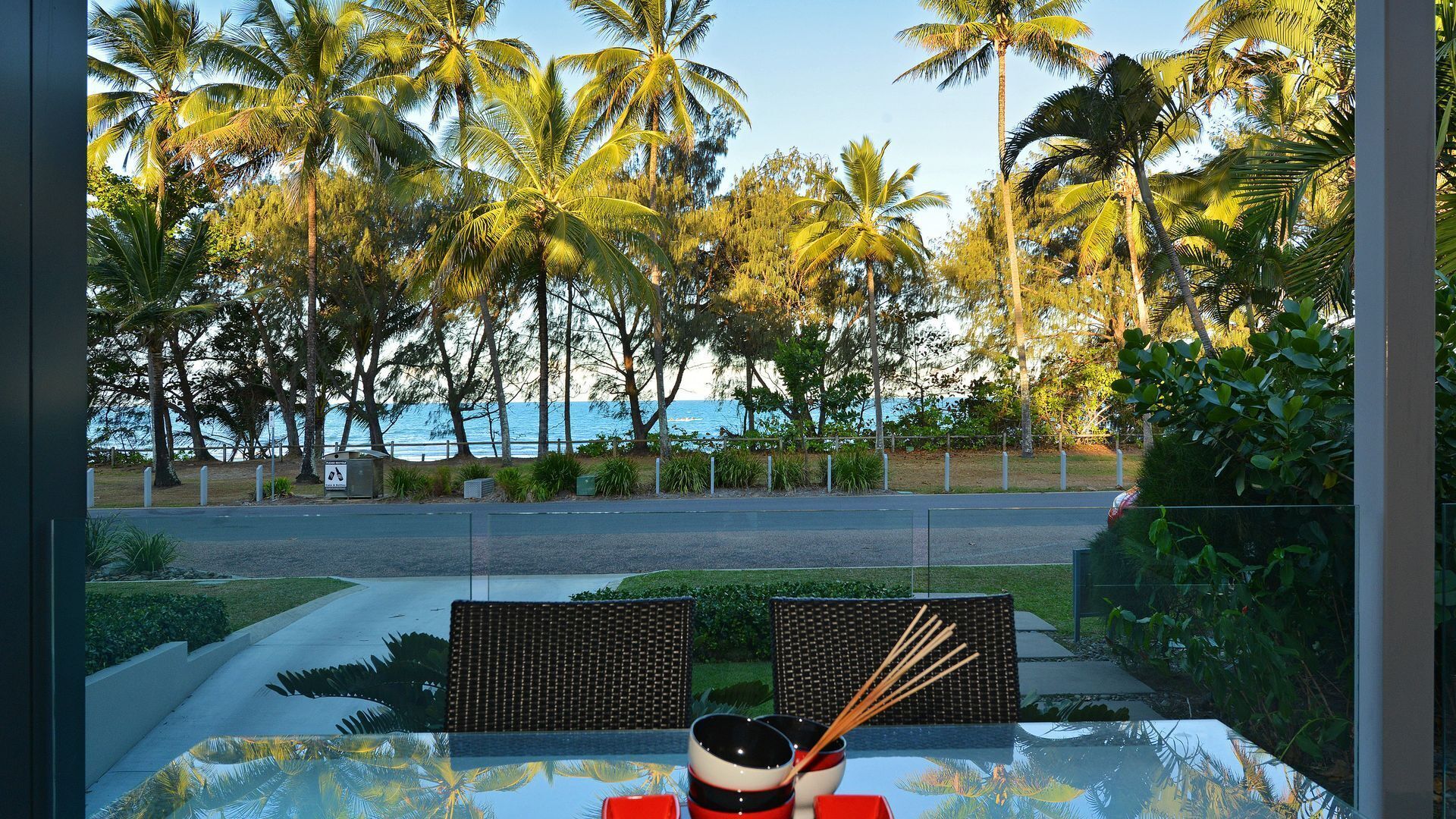 Absolute Beachfront - Esplanade Villa Port Douglas