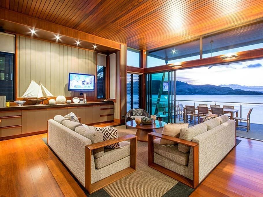 Yacht Club Villa 17 – Stunning Villa on Hamilton Island