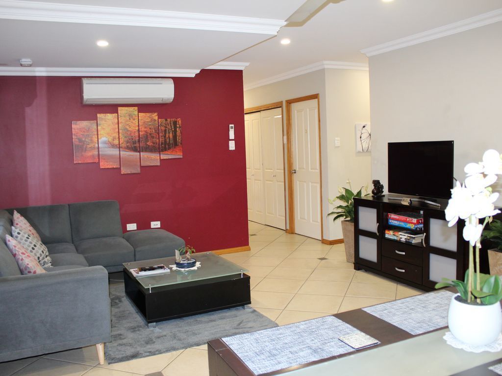 Cairns Central Walking Distance Entire Downstairs House