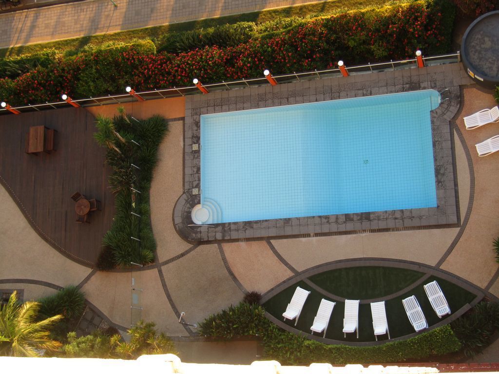 For Work or Play Amazing Ocean Views Fast Wifi Foxtel Pool A/C Strand Front