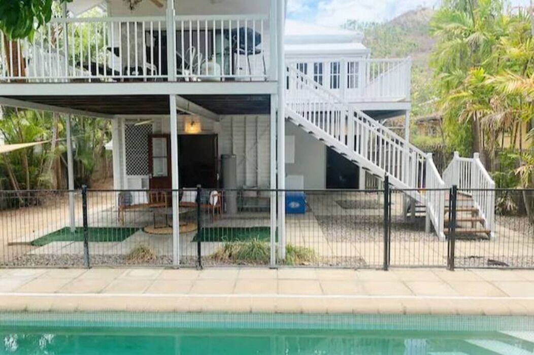 Classic QLD Huge Deck Pool CowboyStadium