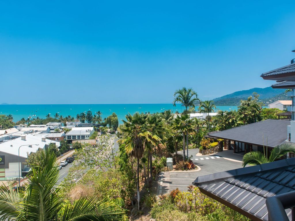 High Tides - Airlie Beach