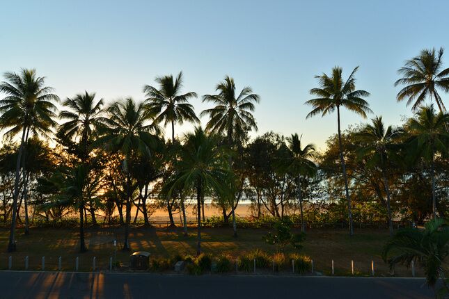 Absolute Beachfront - Esplanade Villa Port Douglas