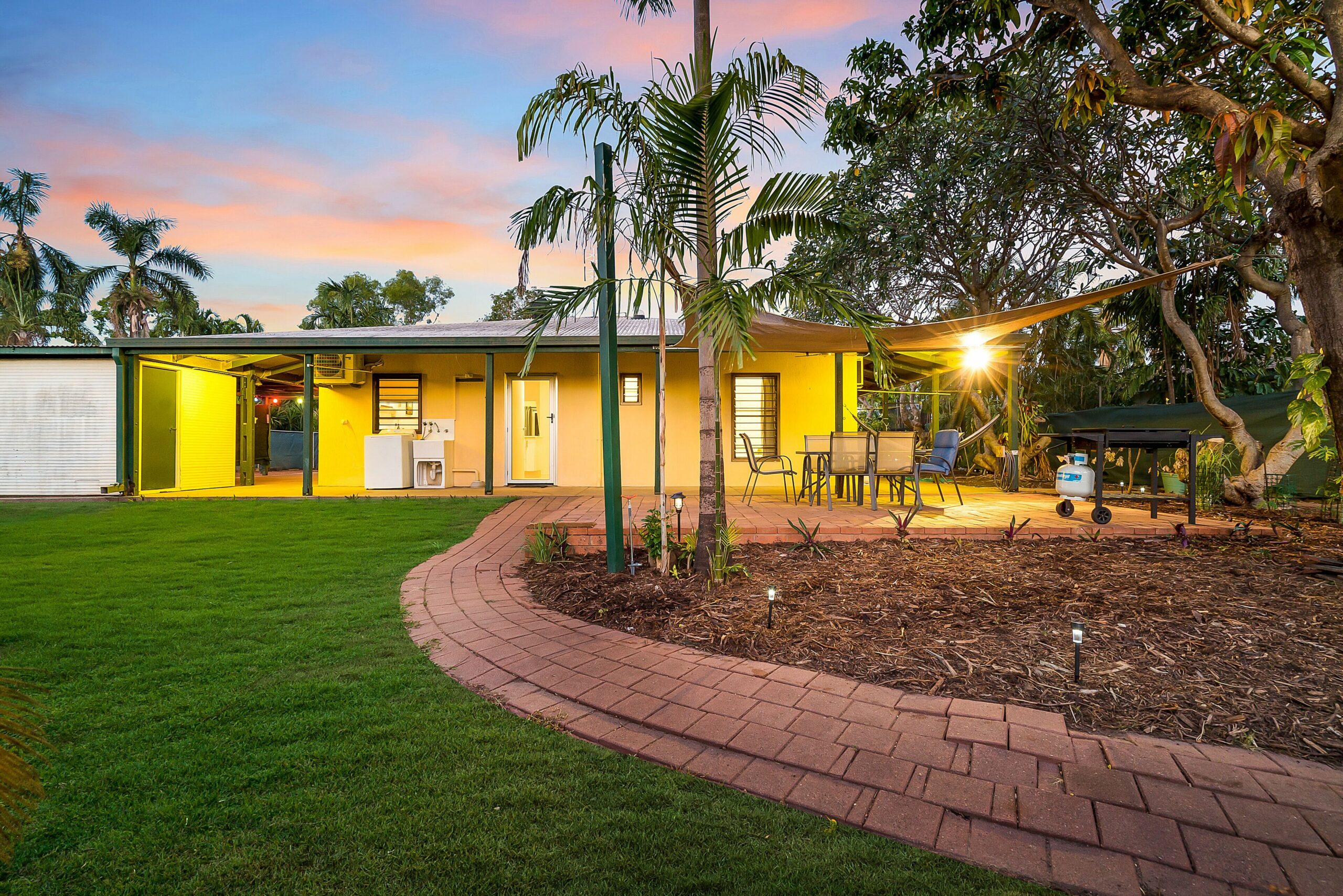 Tropical Tiwi, a Bali style family villa in Darwin