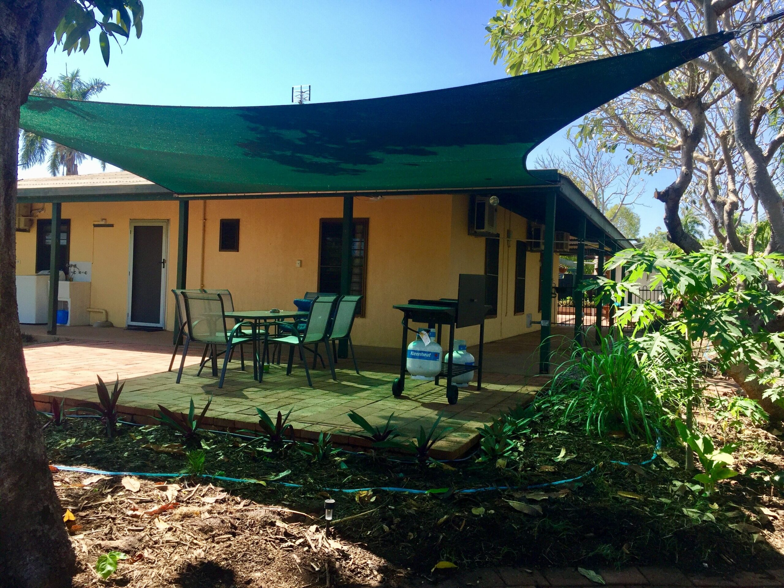 Tropical Tiwi, a Bali style family villa in Darwin