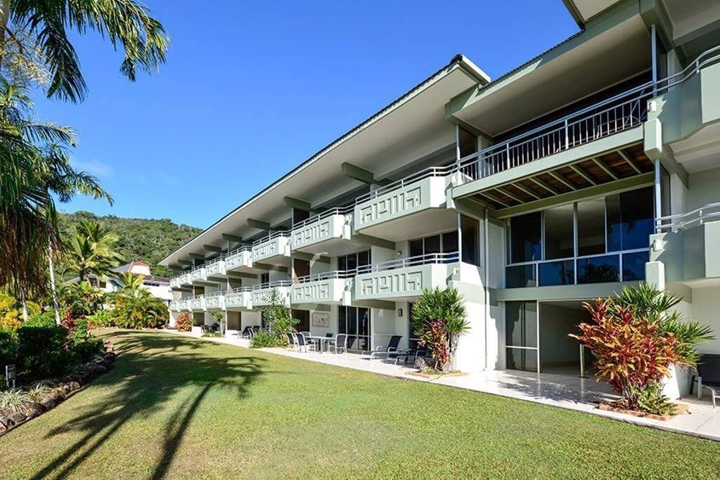 Lagoon Lodge 002 - Beautiful Beachfront Apartment