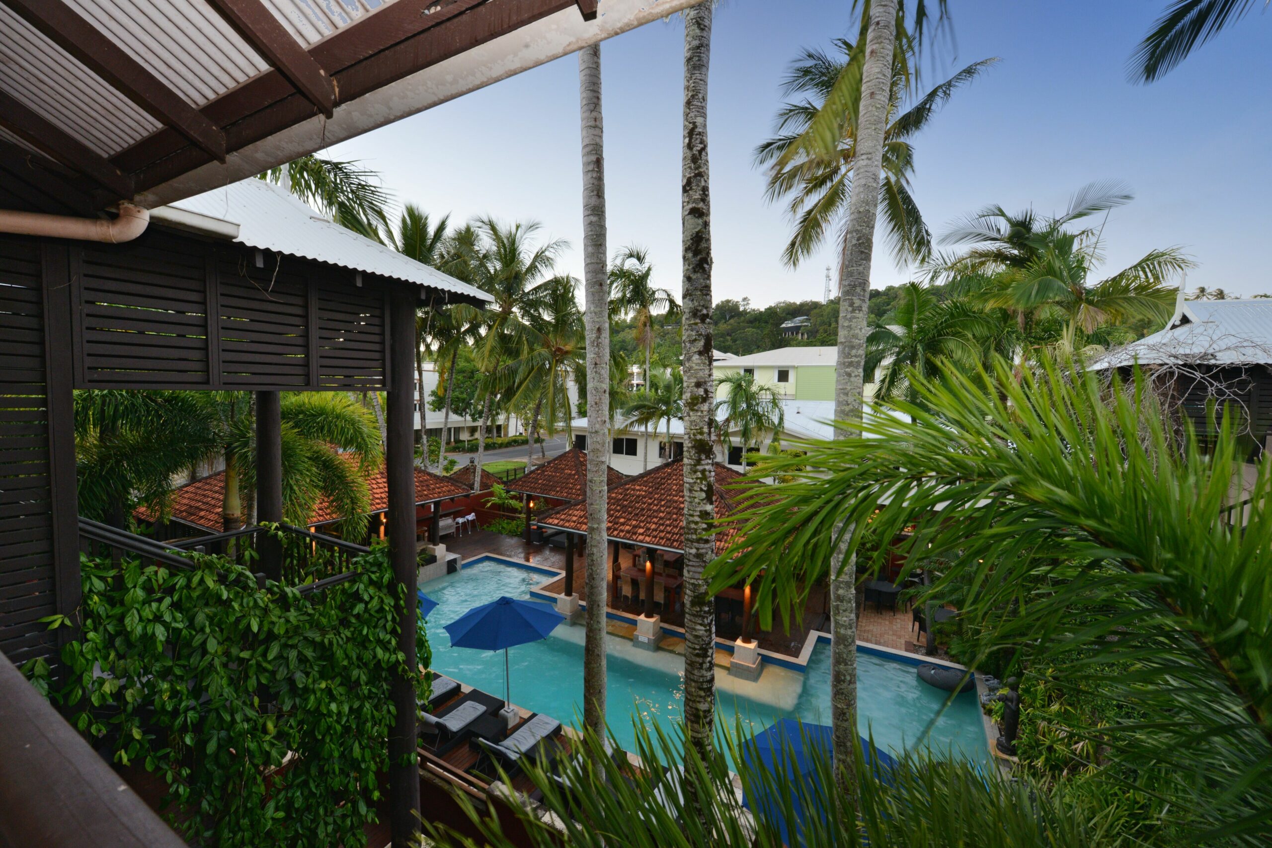 Balinese Style Apartment- Walking distance to all Port has to offer.