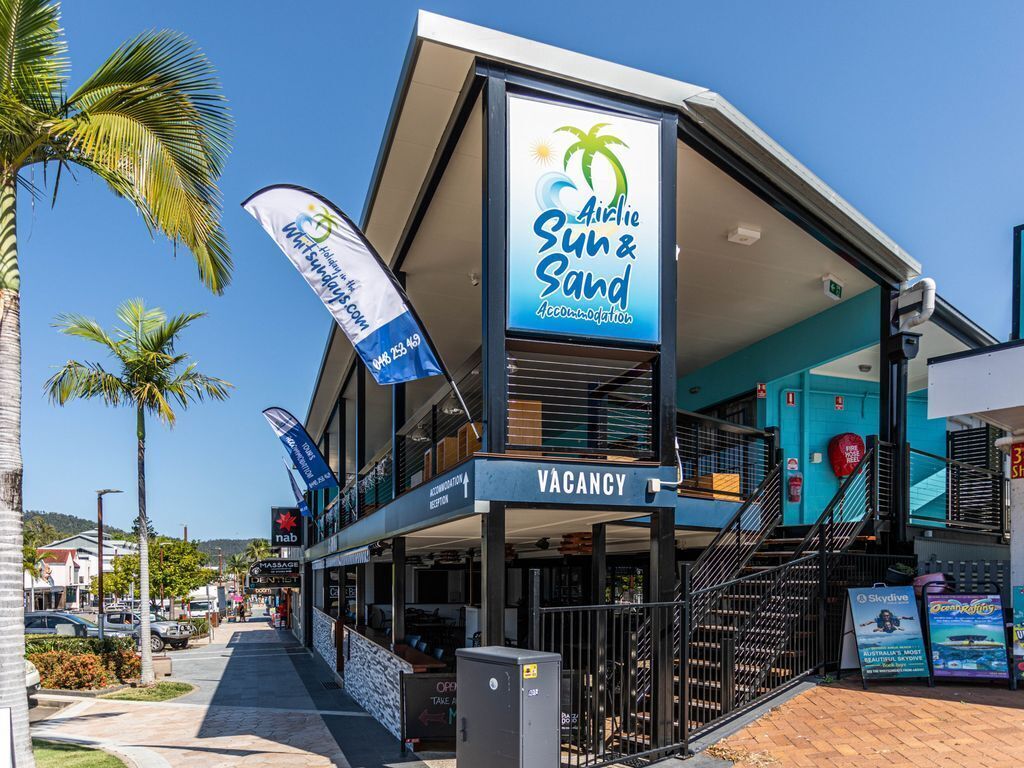 Airlie SUN & Sand Unit # 3 Main Street, Walk Everywhere, Free Wifi!!