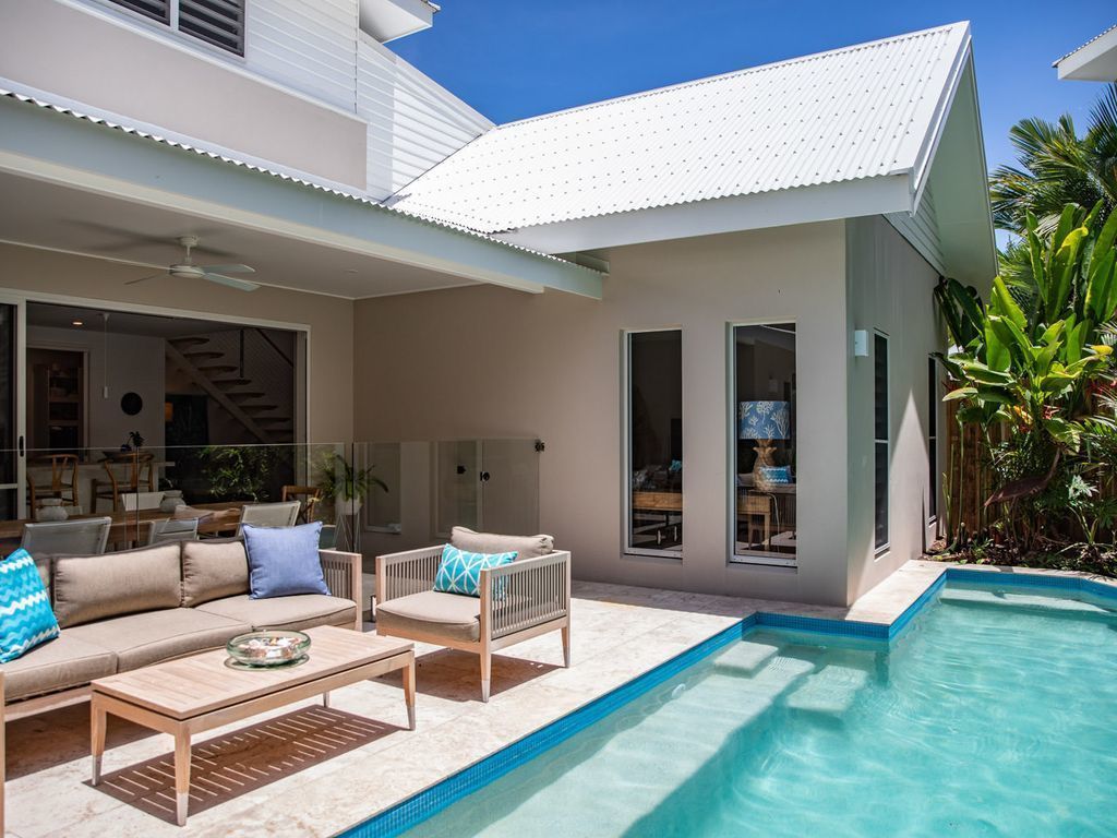 Port Beach House #4 With Private Heated Swimming Pool in Tropical Port Douglas