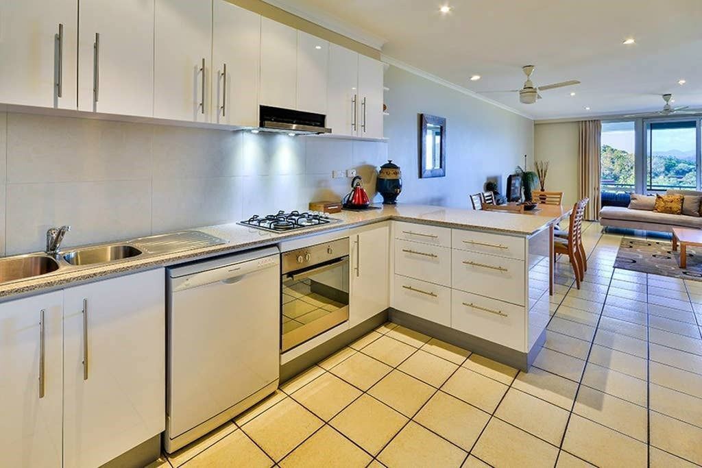 Poinciana Lodge 208 - Seaview Apartment on Hamilton Island