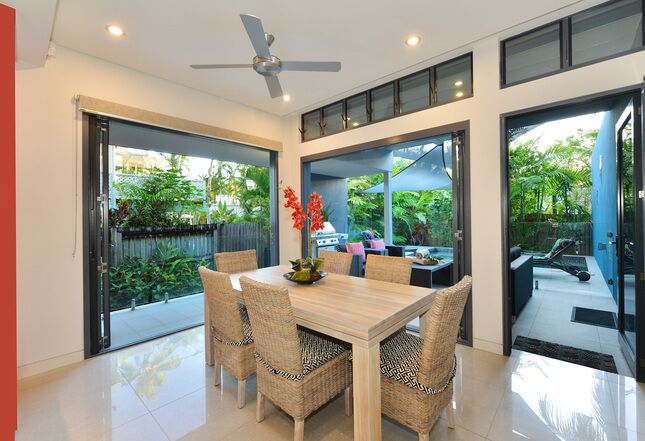 Absolute Beachfront - Esplanade Villa Port Douglas