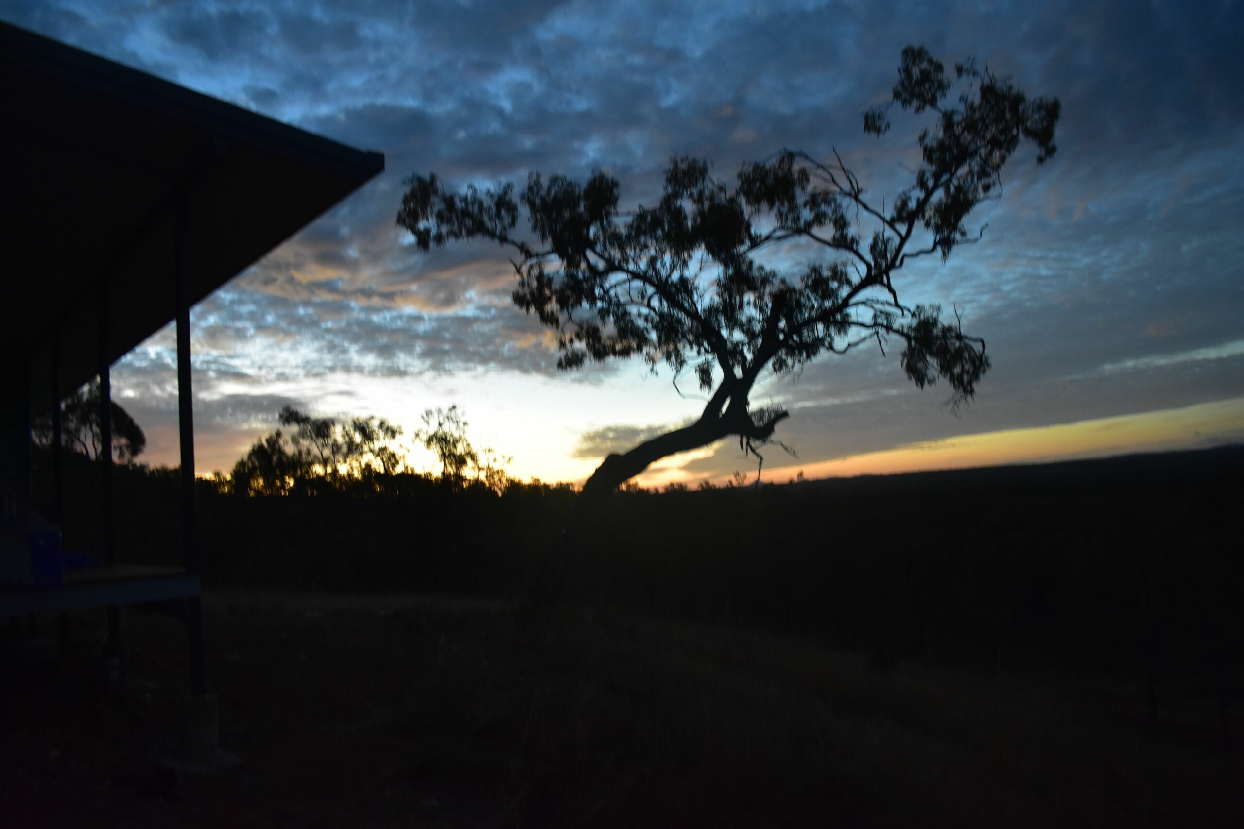 Ironbark House Dimbulah: Boutique Two Bedroom House looking over the Outback