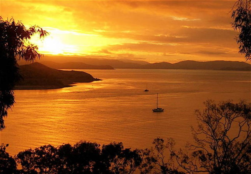 Compass PT 10 - Hamilton Island - Great Barrier Reef - Whitsundays - Whitehaven