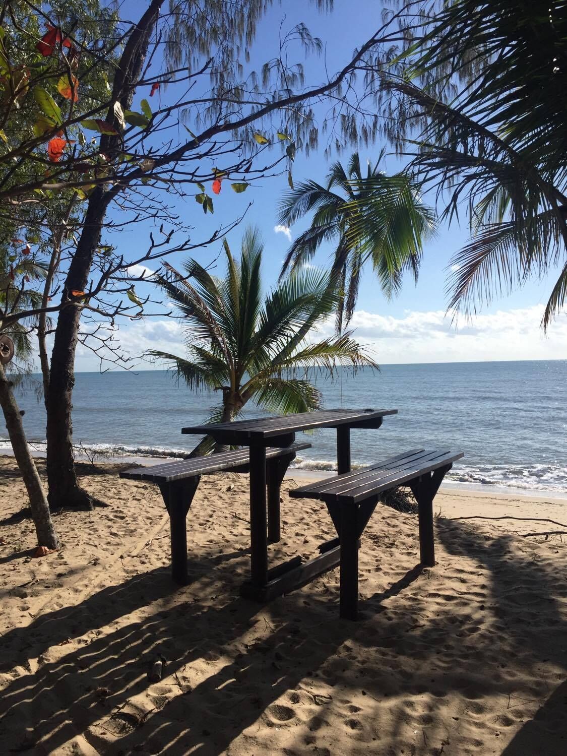 Casa Bella Vista - Luxury Beachfront Home near Great Barrier Reef