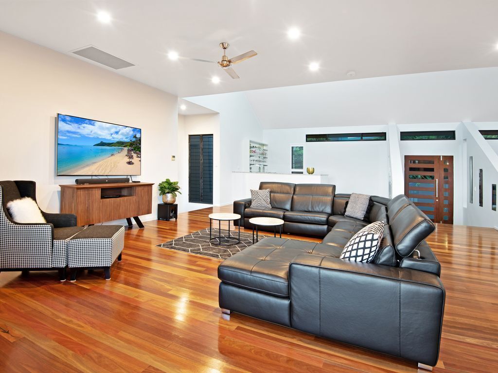Southwinds - Stunning 7 Bedroom House on Hamilton Island