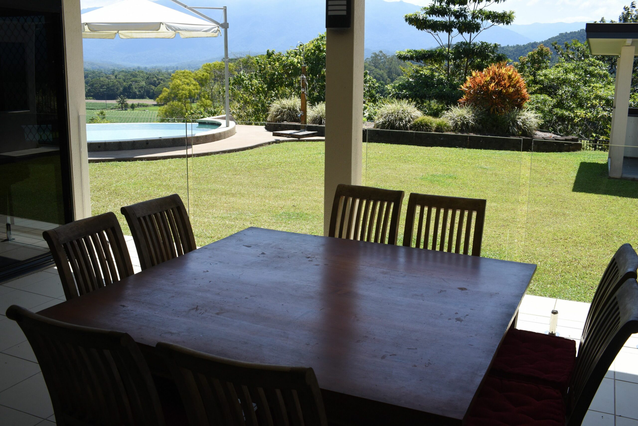 Rainforest views 3 bed, 2 bath. Whole of house or per room B&B accommodation.