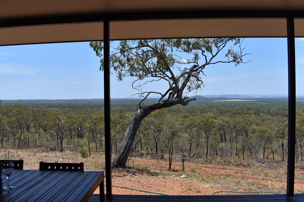 Ironbark House Dimbulah: Boutique Two Bedroom House looking over the Outback